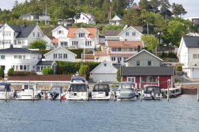 Husvik! Deilig lite hus rett ved sjøen!